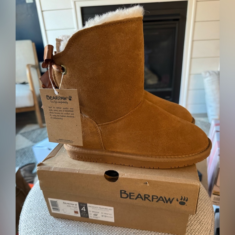 Bearpaw Milly Boot - Youth Size 4 New - Picture 3 of 7